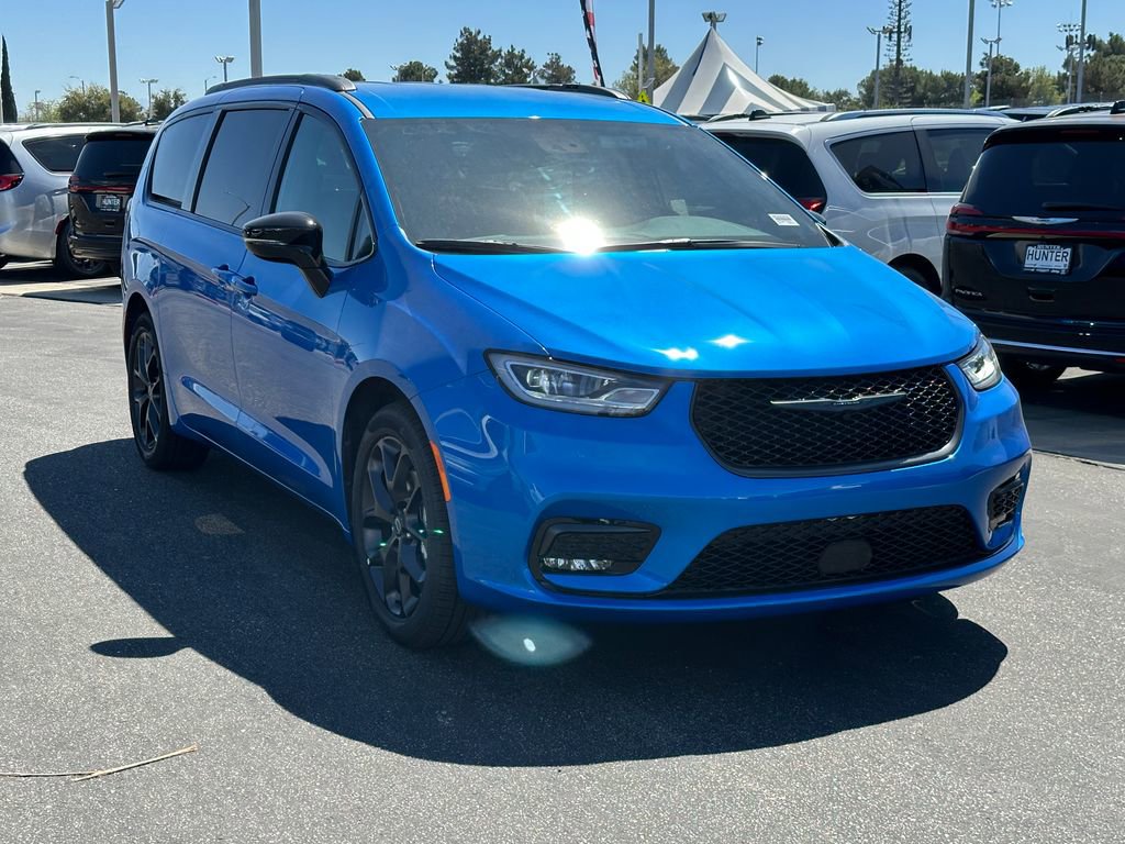 New 2026 Chrysler Pacifica Select FWD image 9