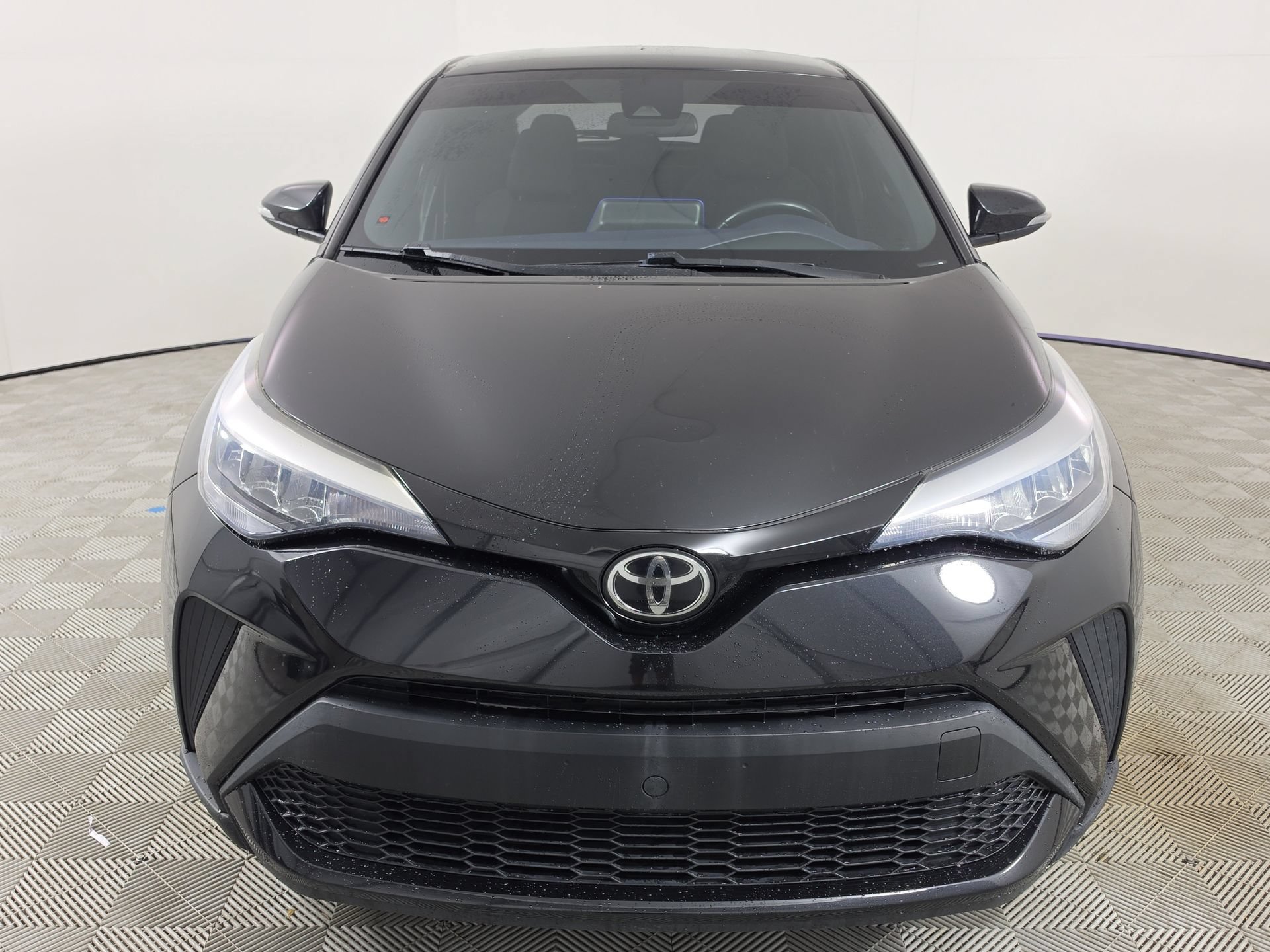 Used 2021 Toyota C-HR XLE FWD image 2