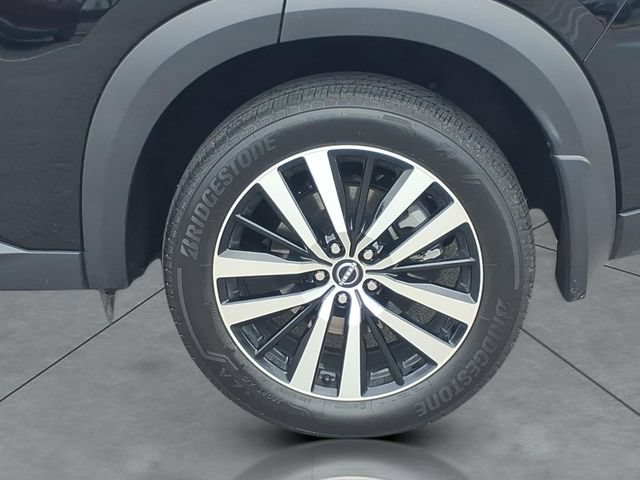 Certified 2025 Nissan Pathfinder Platinum w/ Black Appearance Package AWD/4WD image 4