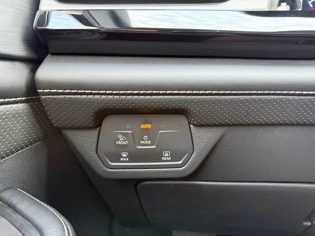 Used 2024 Volkswagen Atlas Cross Sport SE image 5