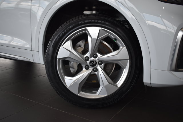 Used 2023 Audi Q5 2.0T Premium Plus w/ Premium Plus Package AWD/4WD image 2
