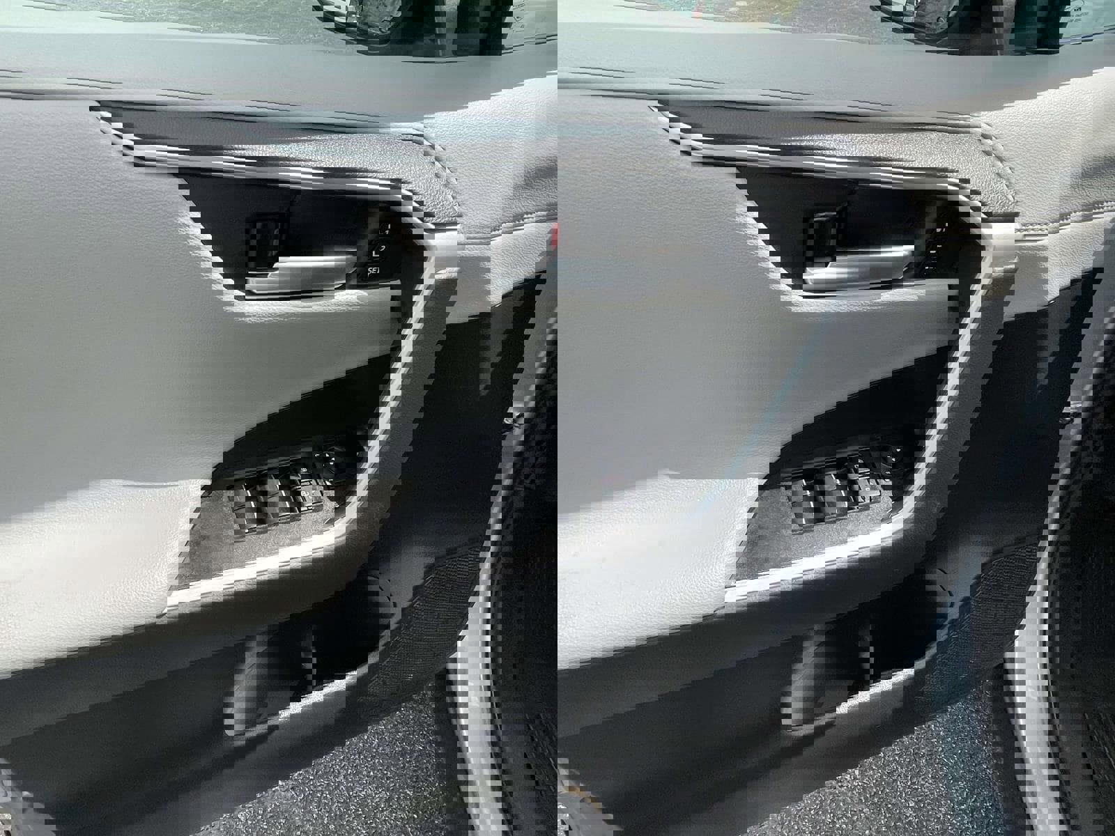 Used 2023 Toyota RAV4 Limited image 14