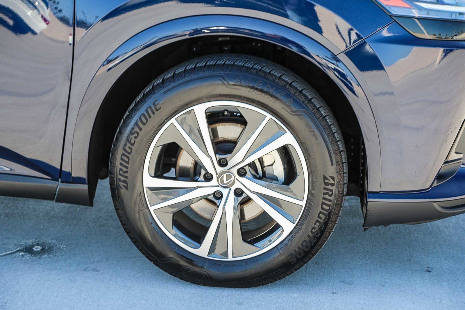 Used 2025 Lexus RX 350 Premium w/ Accessory Package (Z1) FWD image 10