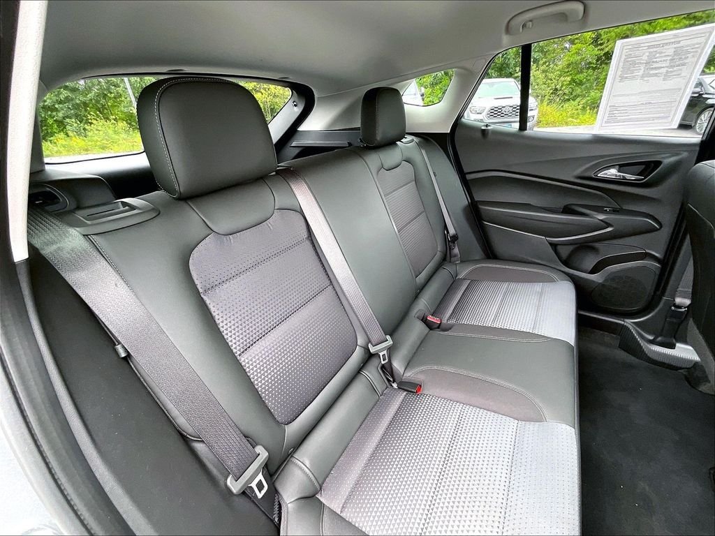 Used 2024 Chevrolet Trax LT w/ Driver Confidence Package FWD image 15
