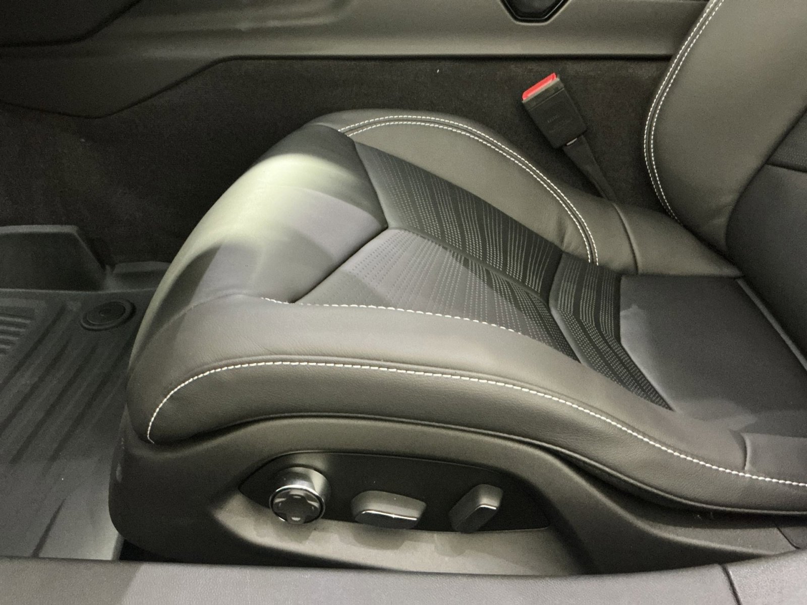 New 2026 Chevrolet Corvette Stingray Preferred Cpe w/ Z51 Performance Package image 22