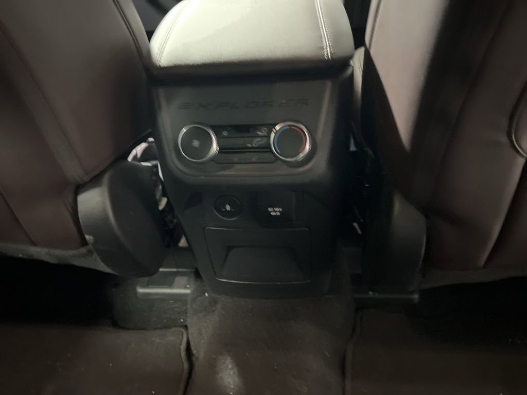 Used 2025 Ford Explorer Platinum w/ LUX Leather Package image 17