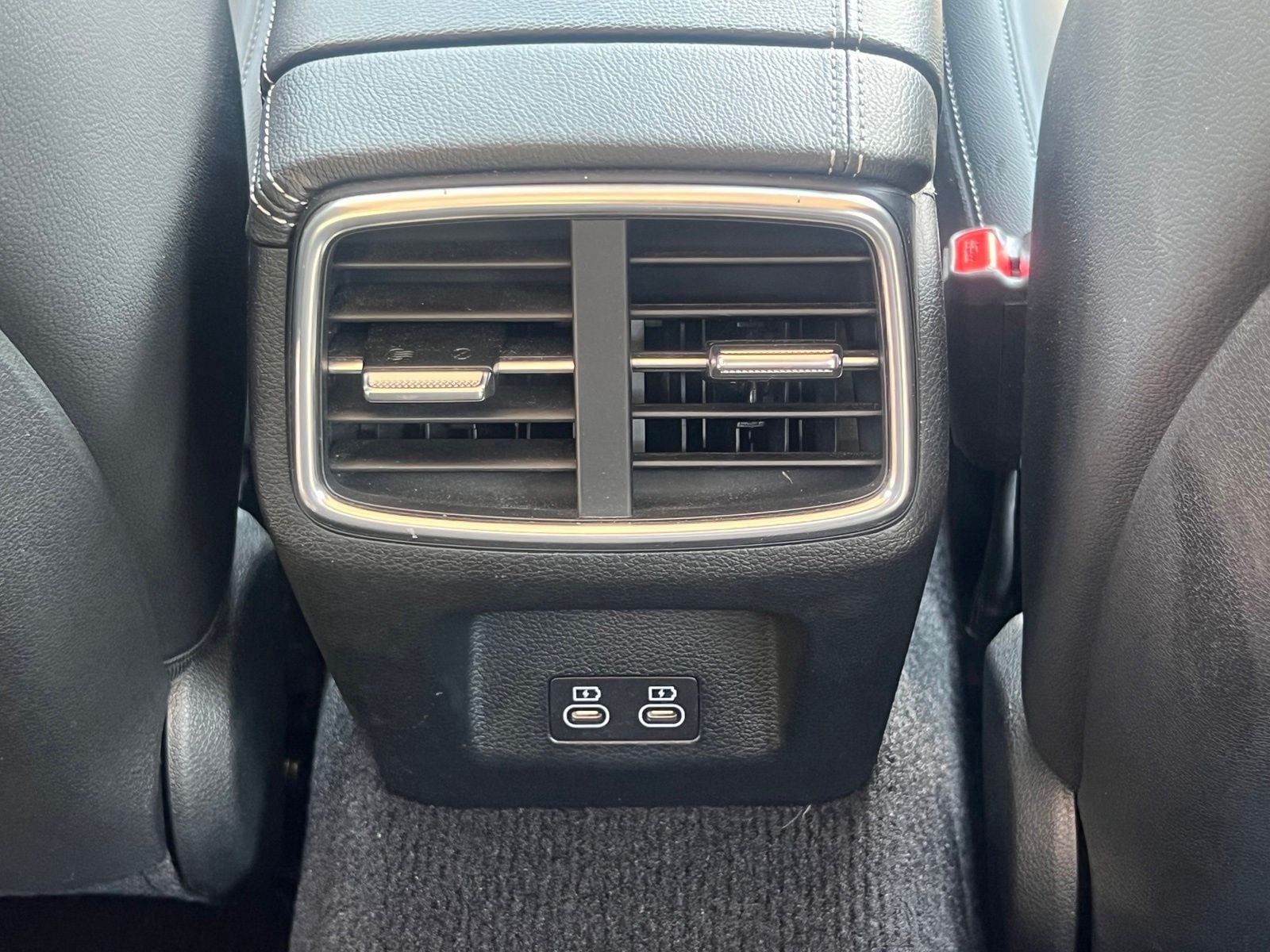 Used 2025 Genesis G70 2.5T RWD image 18
