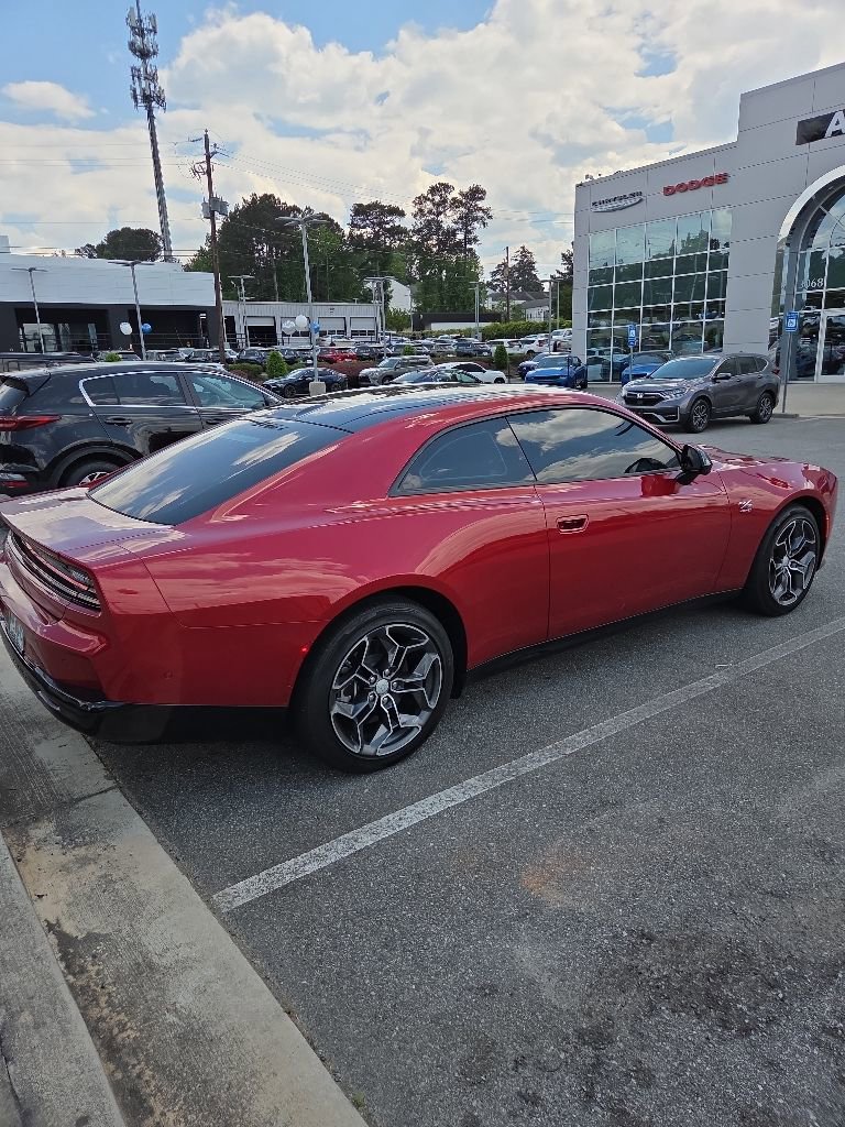 Used 2024 Dodge Charger Daytona R/T w/ Plus Group AWD/4WD image 3