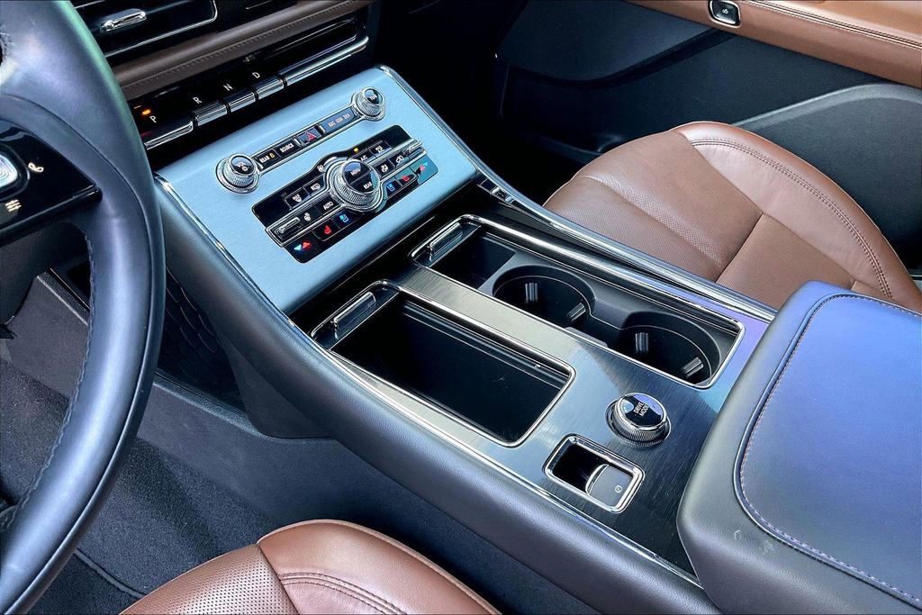 Used 2021 Lincoln Aviator Reserve w/ Elements Package Plus image 16