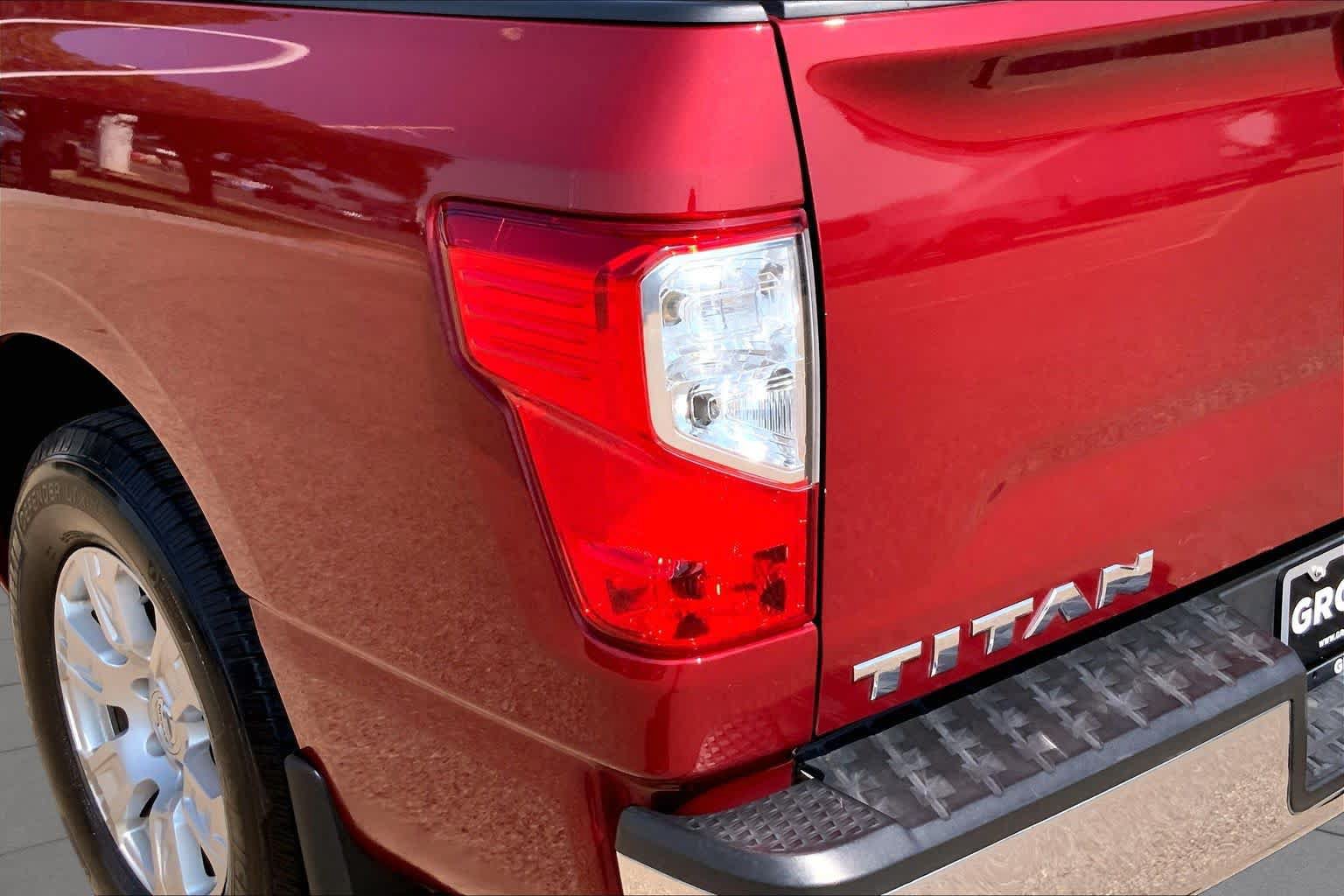 Used 2017 Nissan Titan SV RWD image 29