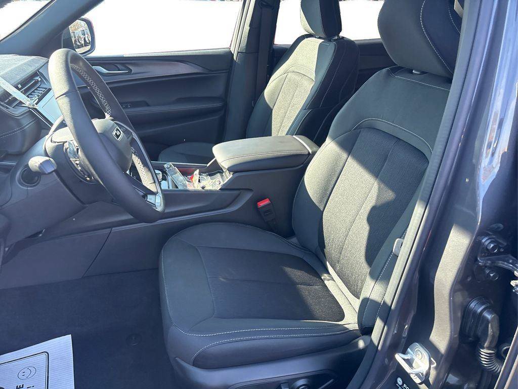 New 2026 Jeep Grand Cherokee L 4WD image 9