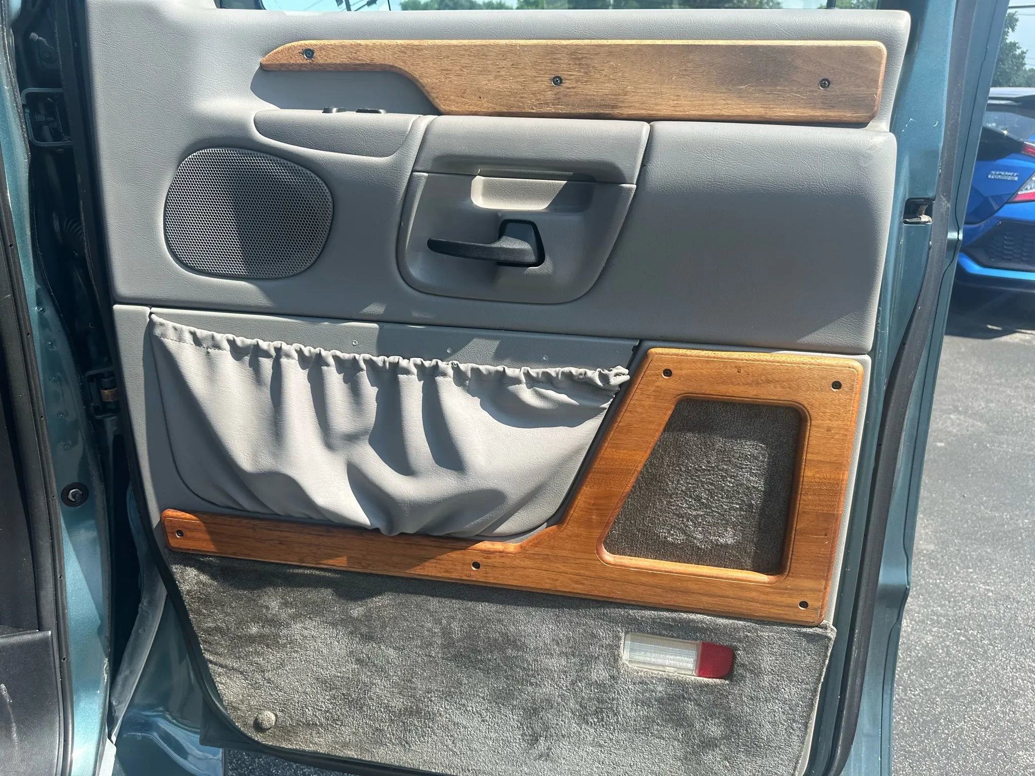 Used 1997 Ford E-150 and Econoline 150 image 16