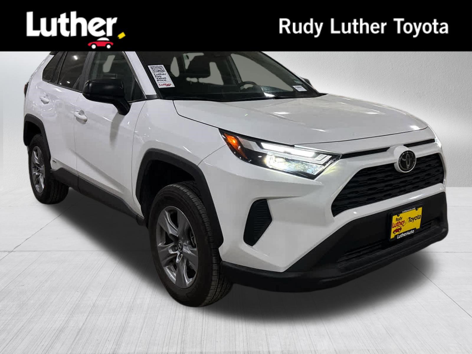 Certified 2025 Toyota RAV4 LE AWD/4WD image 1