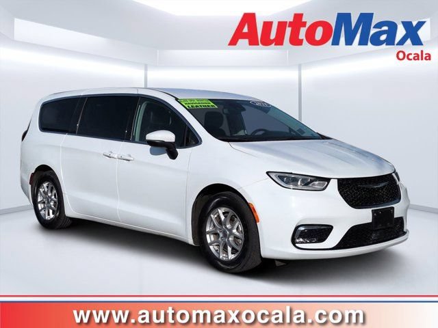 Used 2023 Chrysler Pacifica Touring-L FWD image 1