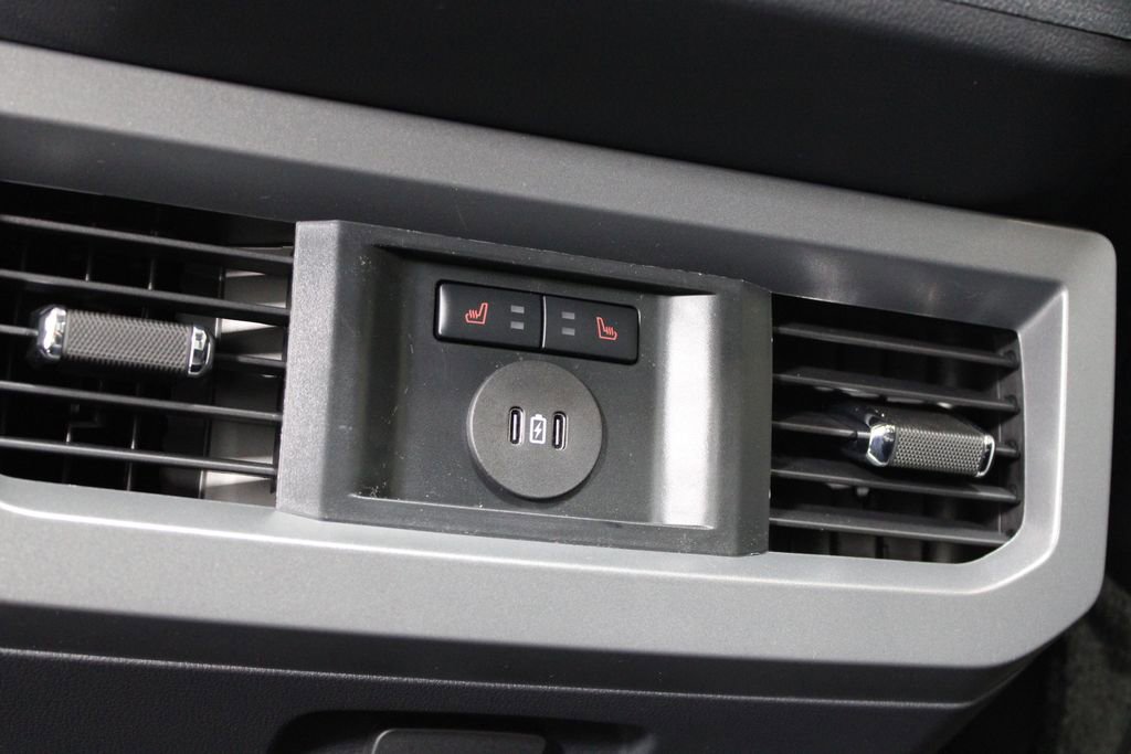 New 2026 Ford F250 Lariat w/ Black Appearance Package image 30