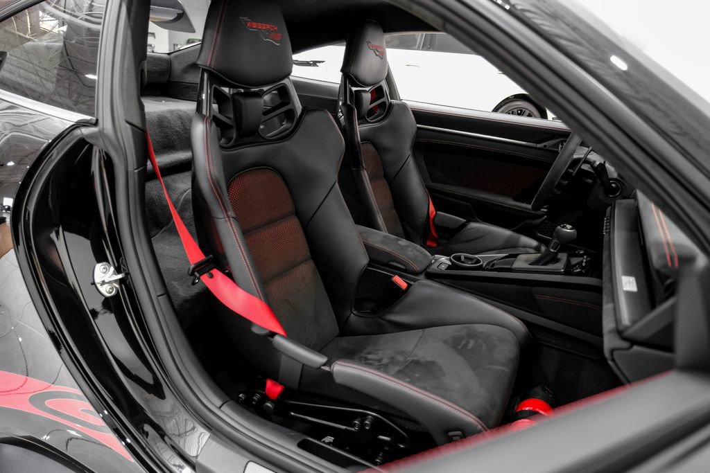 Used 2025 Porsche 911 GT3 RS w/ Weissach Package RWD image 39