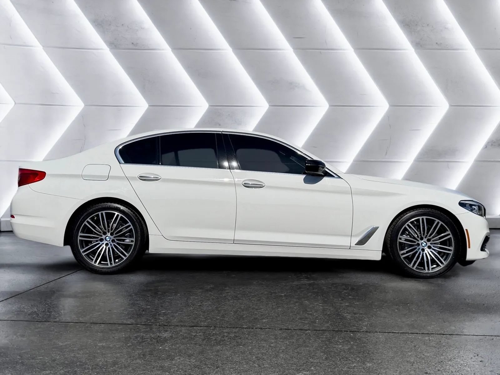 Used 2018 BMW 530i RWD image 4