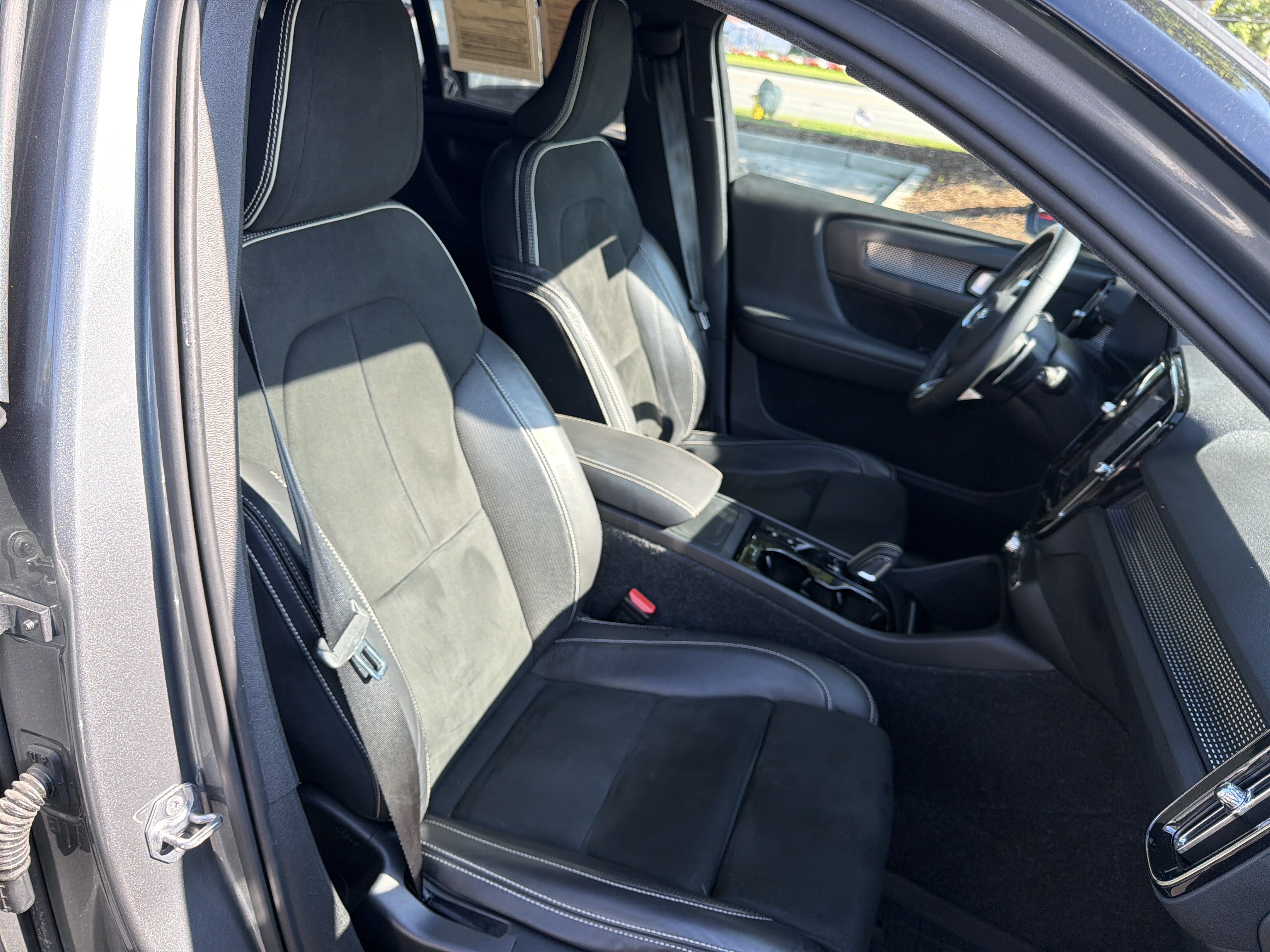Used 2019 Volvo XC40 T5 R-Design AWD/4WD image 35