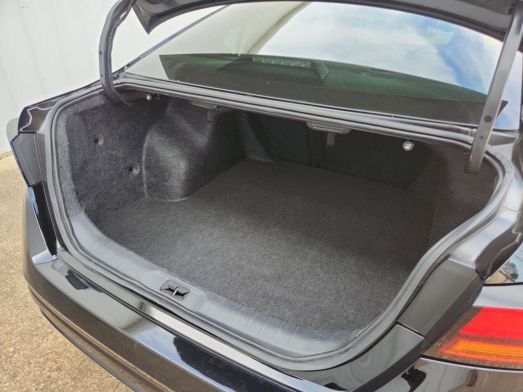Used 2024 Nissan Altima 2.5 S FWD image 14