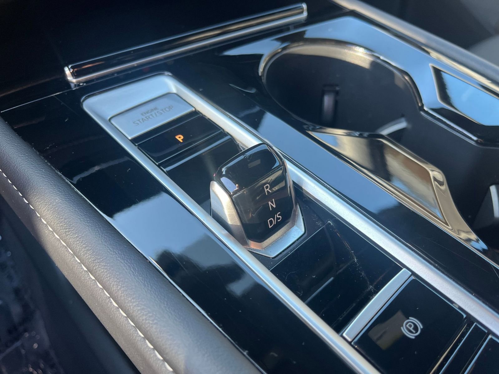 Used 2025 Volkswagen Atlas Cross Sport SE image 43