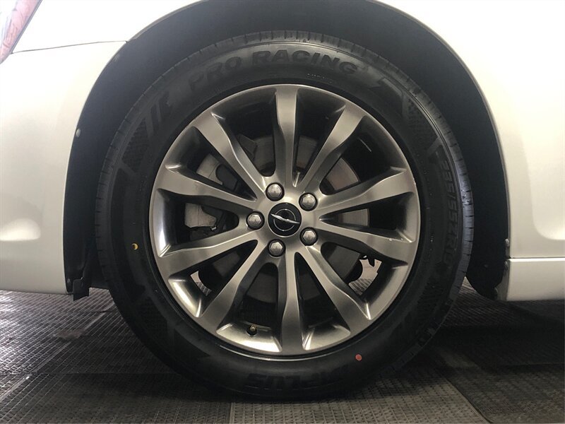 Used 2014 Chrysler 300 S AWD/4WD image 19