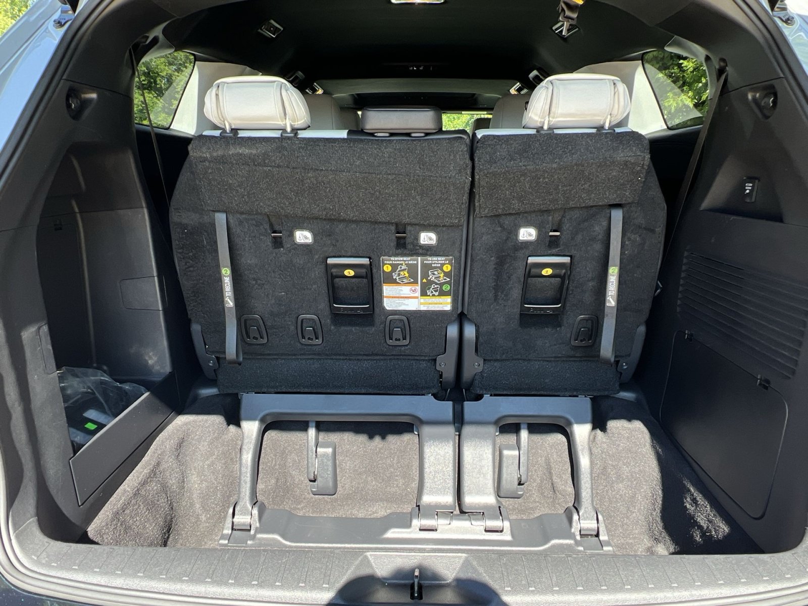 Used 2025 Toyota Sienna XSE w/ XSE Plus Package FWD image 36