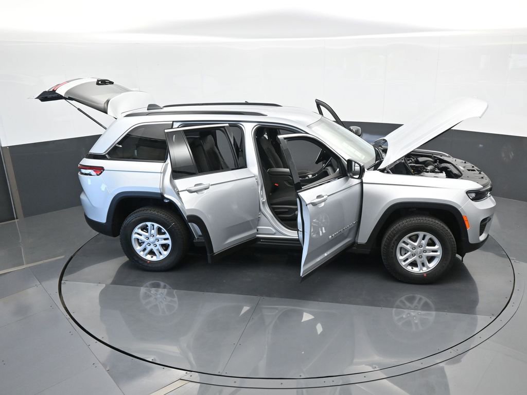 Used 2024 Jeep Grand Cherokee Laredo w/ Trailer Tow Package image 52