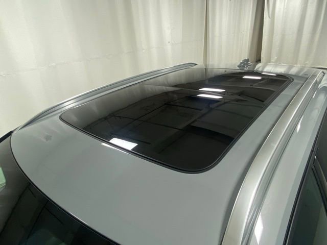 Used 2025 Volvo XC40 B5 Plus image 6