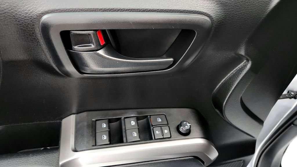 Certified 2022 Toyota Tacoma SR5 AWD/4WD image 23