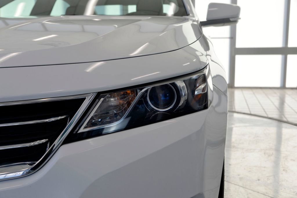 Used 2016 Chevrolet Impala LT w/ Convenience Package image 11