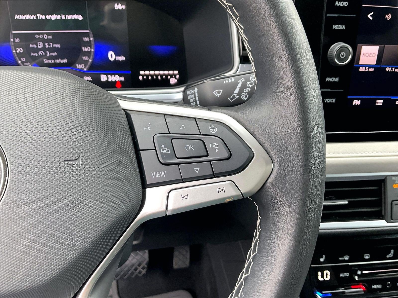 Certified 2025 Volkswagen Taos SE FWD image 19
