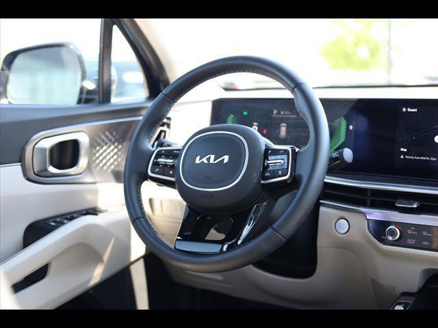 Used 2025 Kia Sorento EX w/ EX Panoramic Sunroof Package image 10