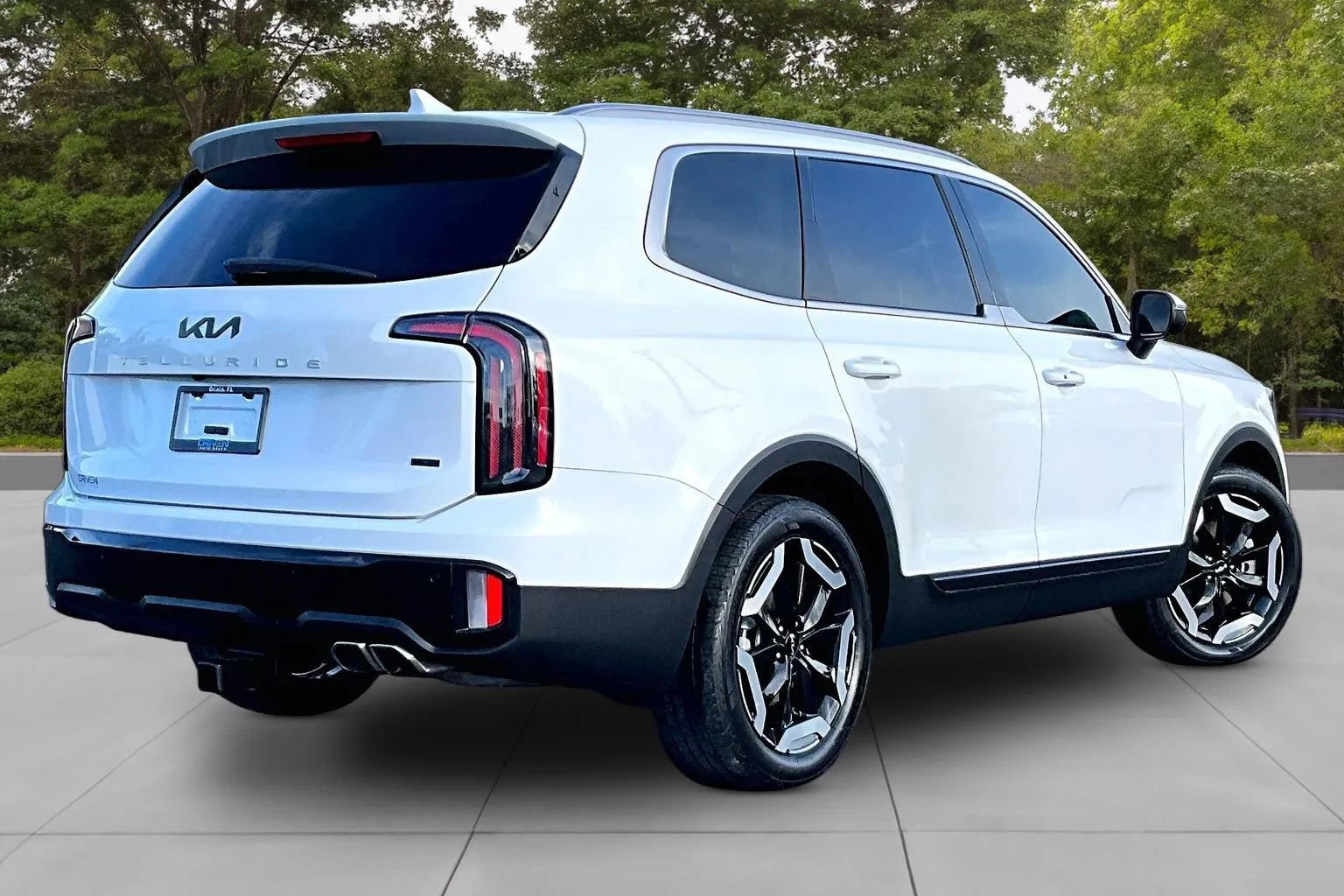Used 2024 Kia Telluride EX AWD/4WD image 2