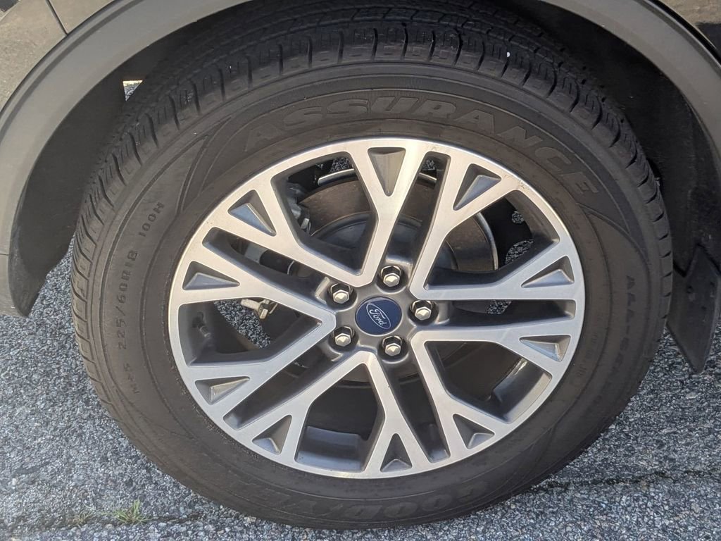 Used 2021 Ford Escape SEL w/ Technology Package FWD image 12