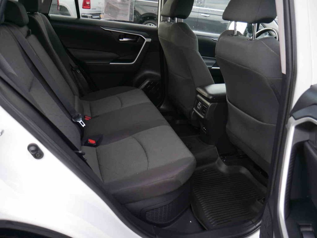 Used 2021 Toyota RAV4 XLE image 22