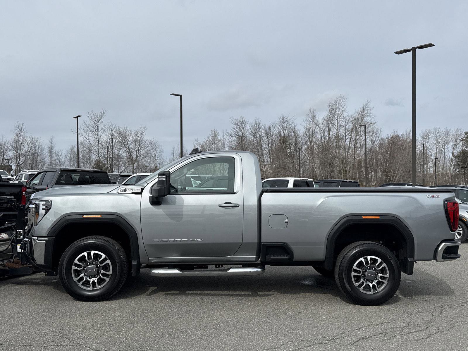 Used 2025 GMC Sierra 3500 SLE w/ SLE Convenience Package image 6