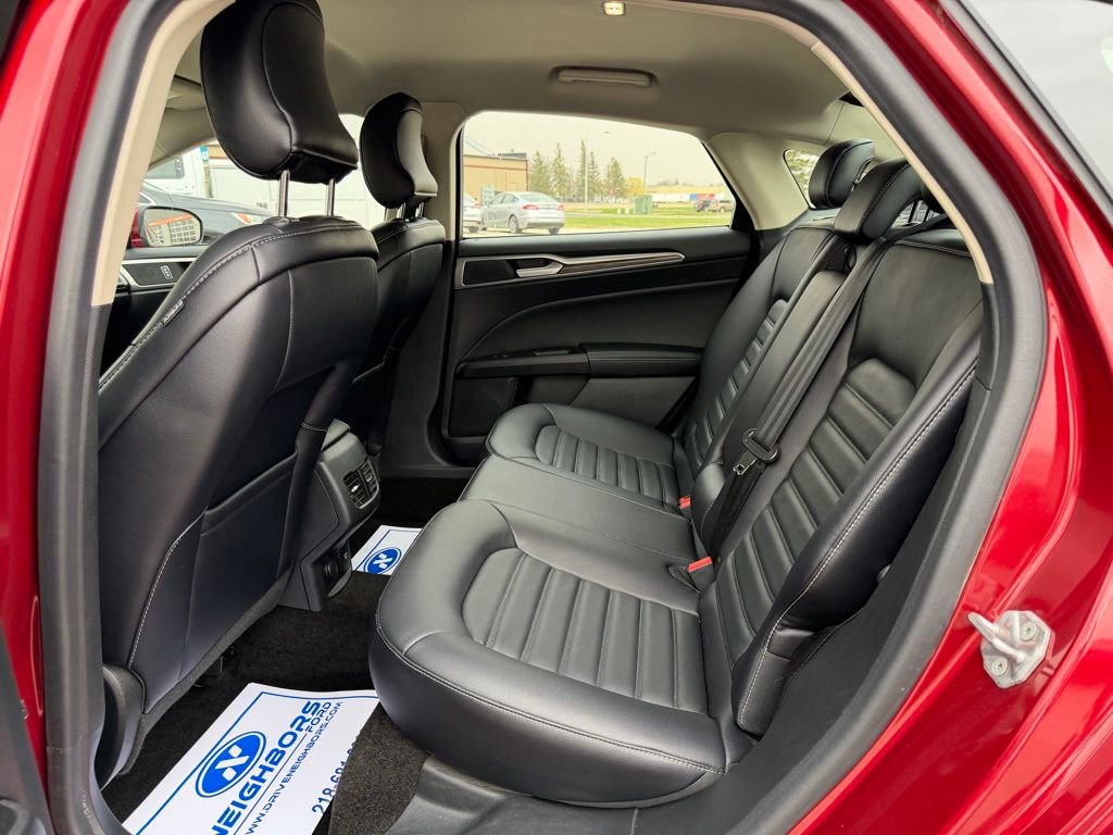 Used 2018 Ford Fusion SE w/ Fusion SE Technology Package FWD image 12