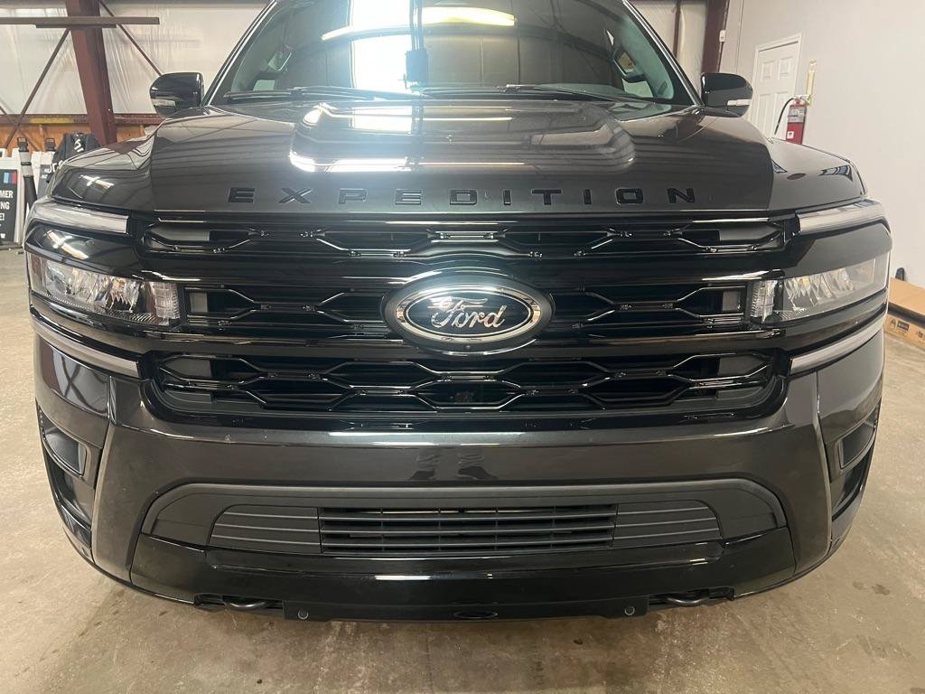 Used 2023 Ford Expedition Limited AWD/4WD image 12