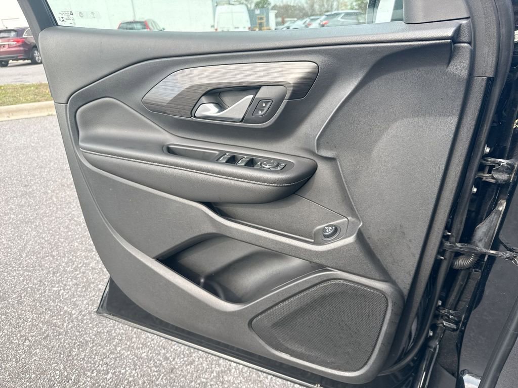 Used 2022 GMC Terrain SLE w/ Driver Convenience Package FWD image 18