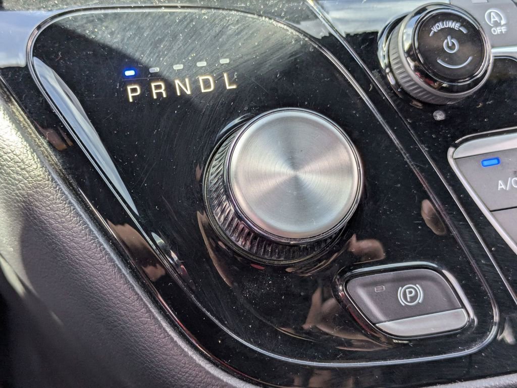 Used 2025 Chrysler Pacifica Select image 23