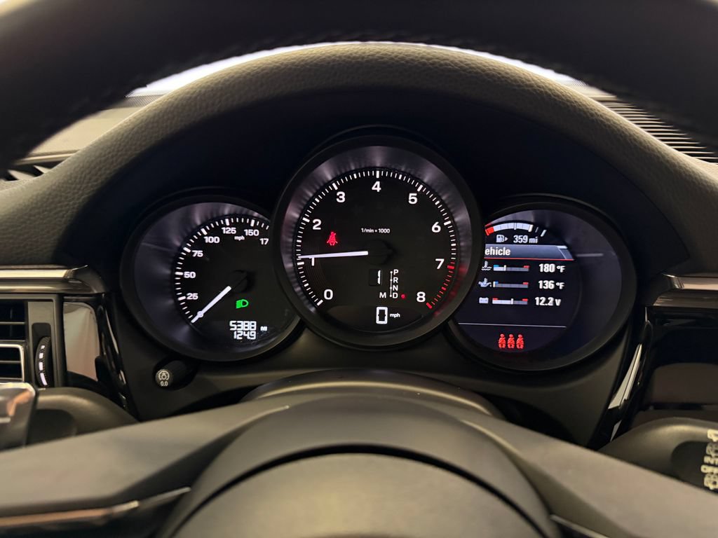 Certified 2025 Porsche Macan AWD/4WD image 21