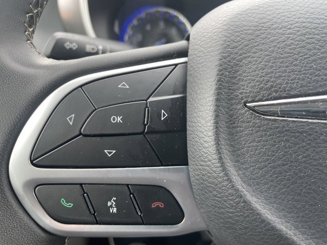 Used 2022 Chrysler Pacifica Touring-L image 20