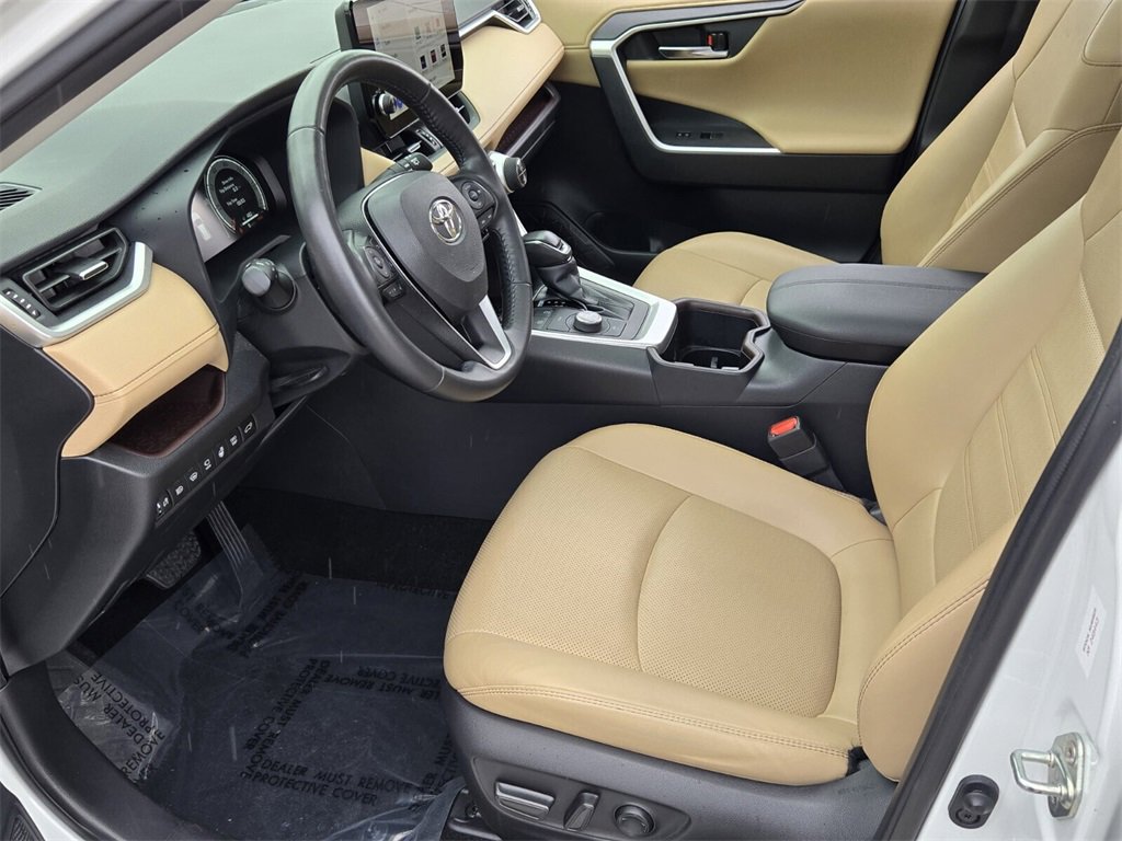 Used 2024 Toyota RAV4 Limited image 11