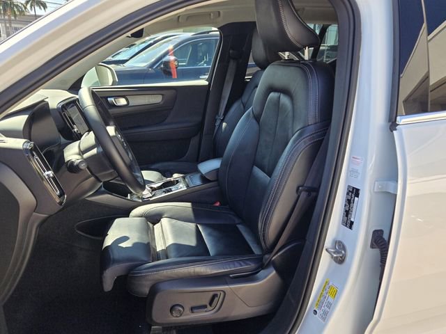 Certified 2023 Volvo XC40 B4 Plus w/ Protection Package Premier image 12