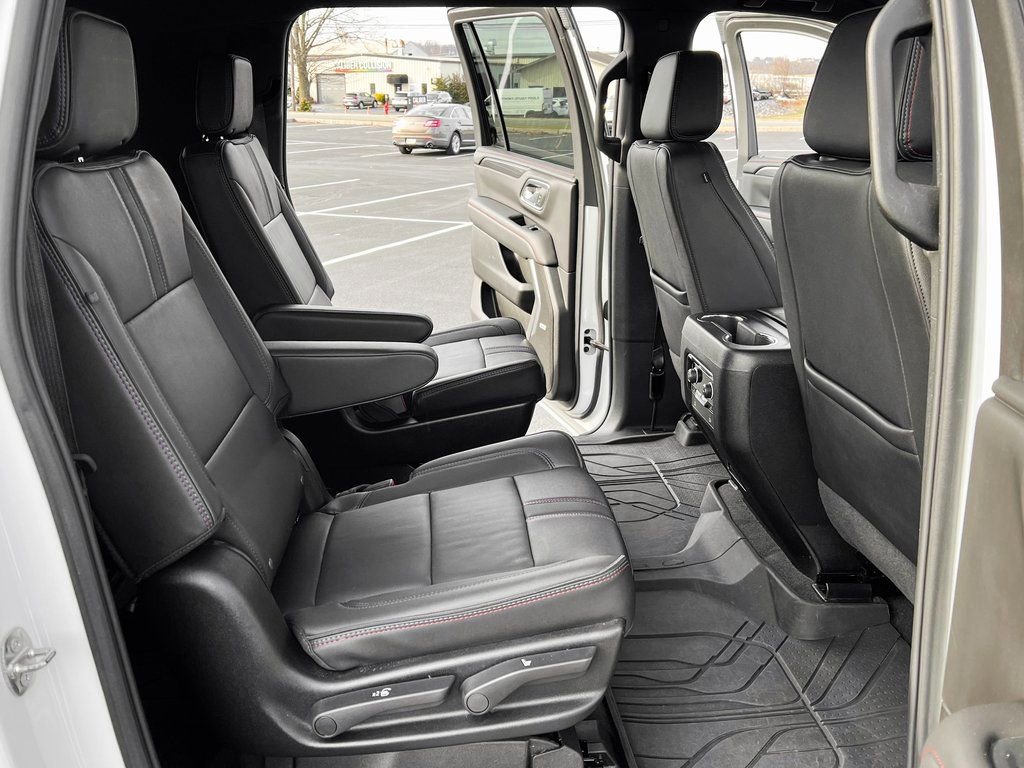 Used 2024 Chevrolet Suburban RST image 19