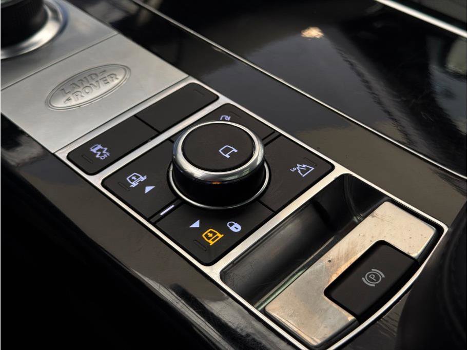 Used 2019 Land Rover Range Rover HSE image 18
