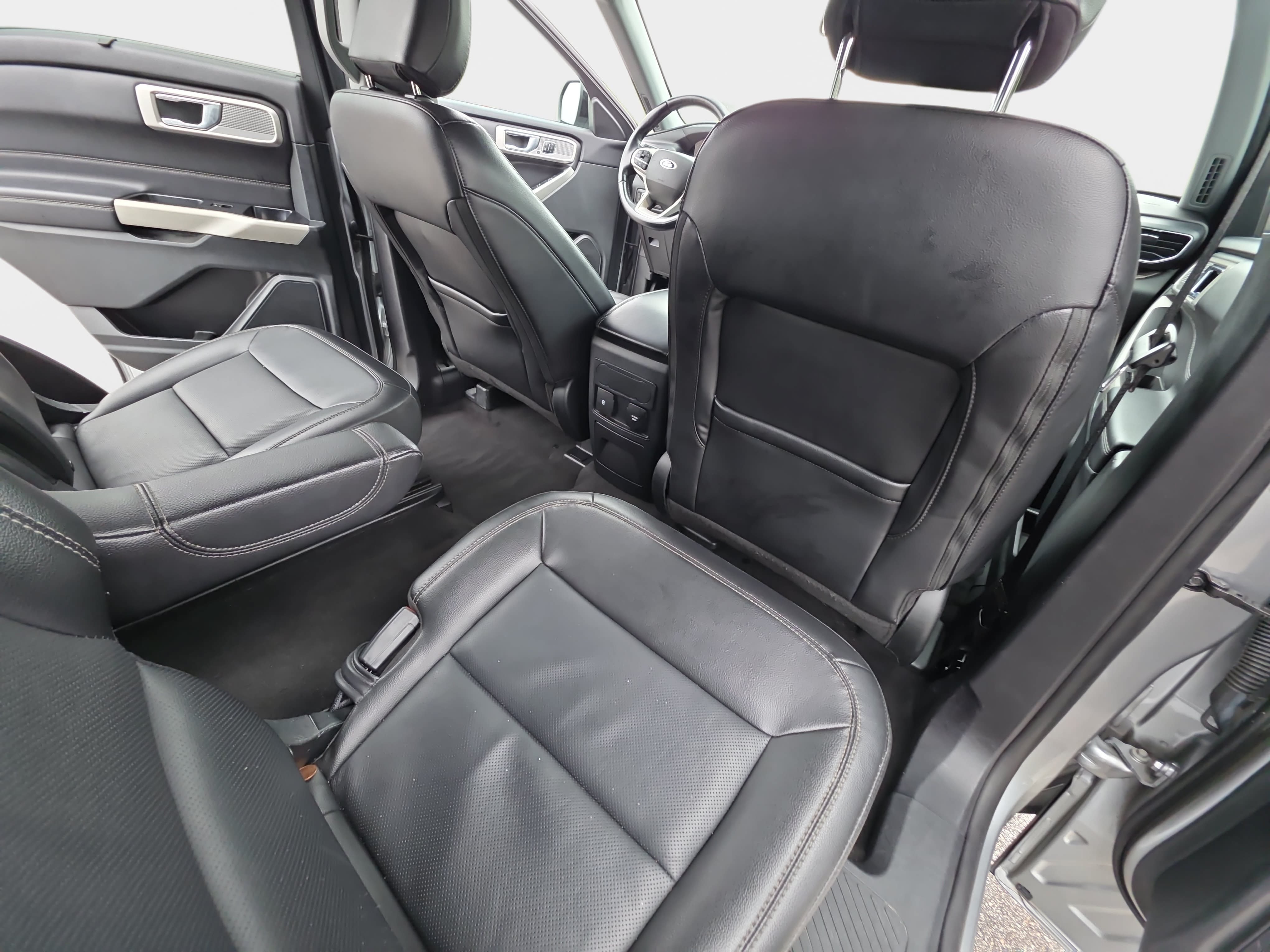 Used 2022 Ford Explorer Limited w/ Equipment Group 301A AWD/4WD image 11