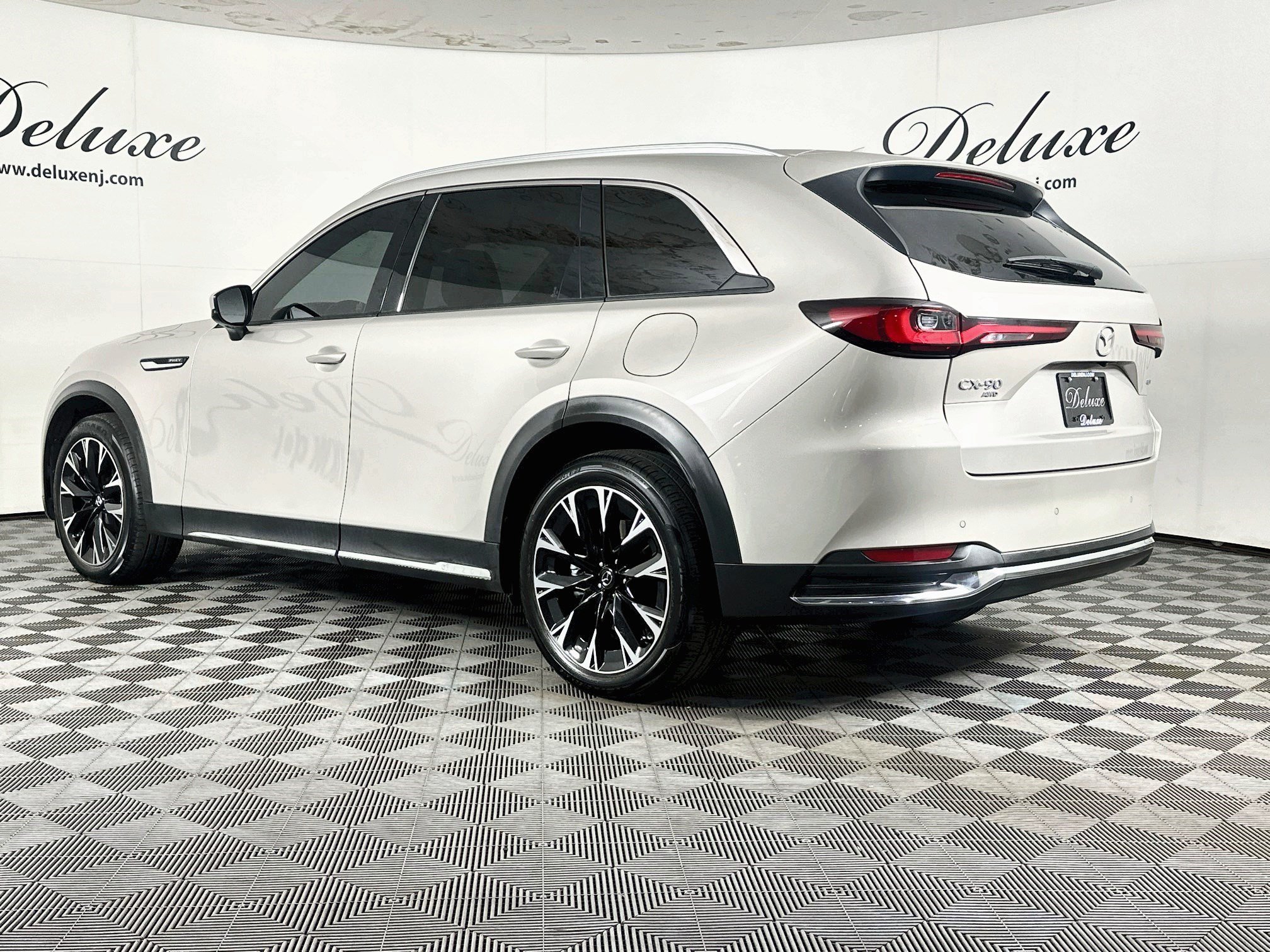 Used 2024 MAZDA CX-90 Plug-In Hybrid w/ Premium Pkg AWD/4WD image 4
