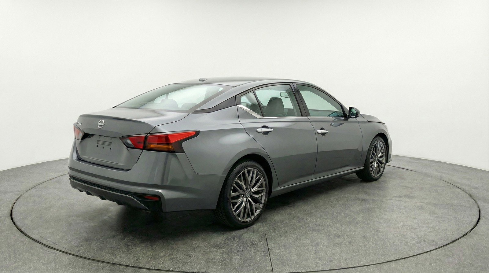 Used 2025 Nissan Altima 2.5 SV image 9