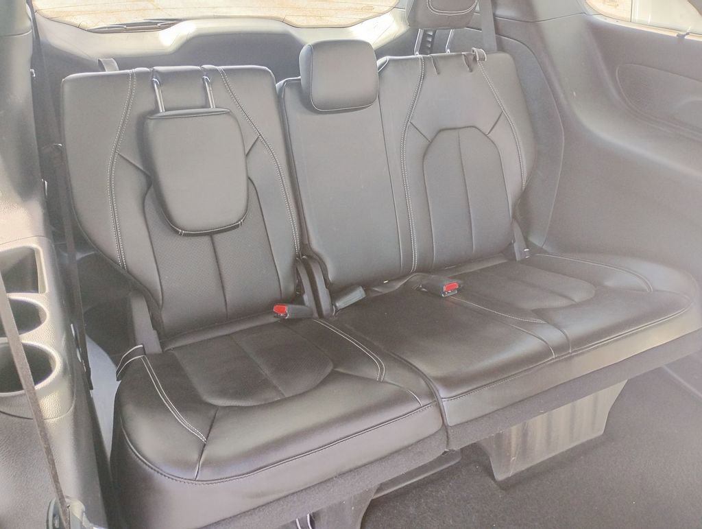 Used 2025 Chrysler Pacifica Select w/ Uconnect Theater Family Group AWD/4WD image 25